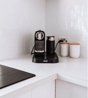 How to design and furnish a pretty and functional outdoor dining area